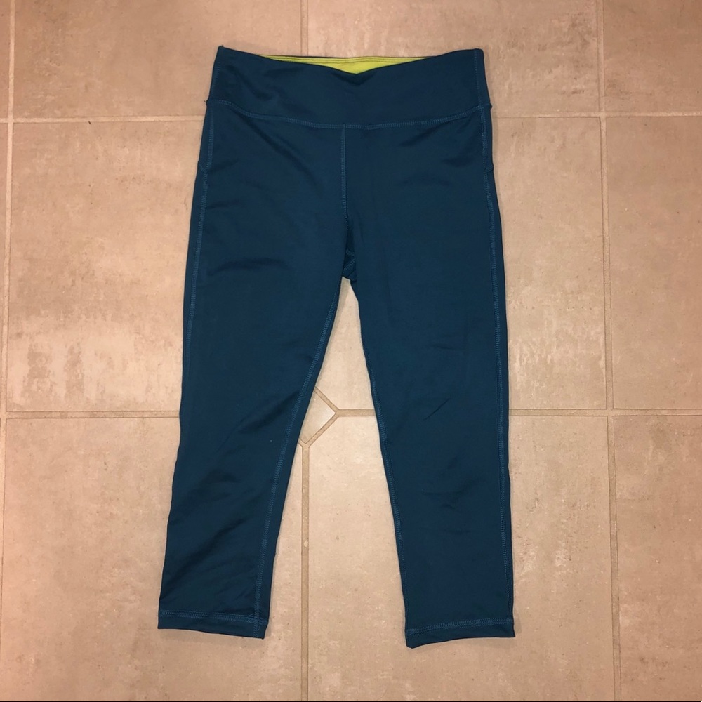 MARIKA TEK teal capri leggings